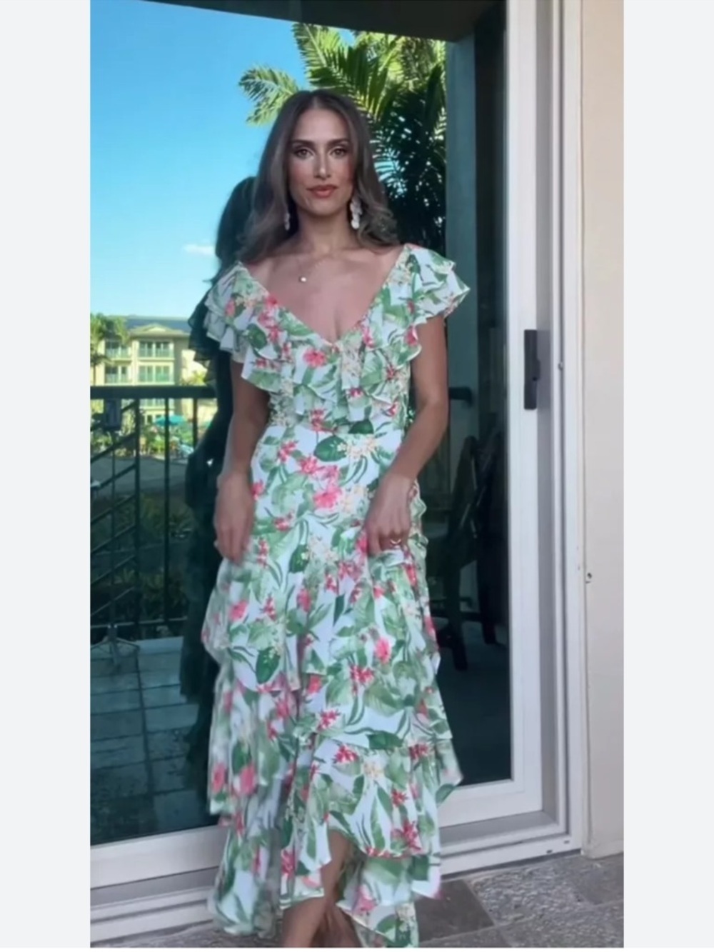 Wayf Tiered floral hibiscus size small